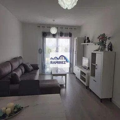 Alquiler de piso en Calle Berlín - Photo 1