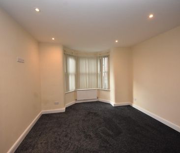 3 bed House - Mid Terrace for Rent - Photo 2