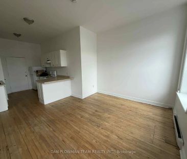 8 Simcoe Street N #205 - Photo 1