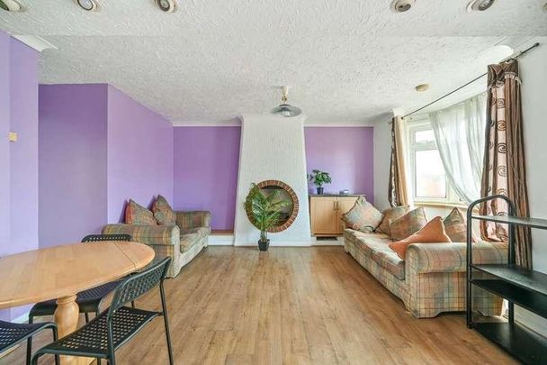 Gloucester Road, Feltham, TW13 - Photo 1