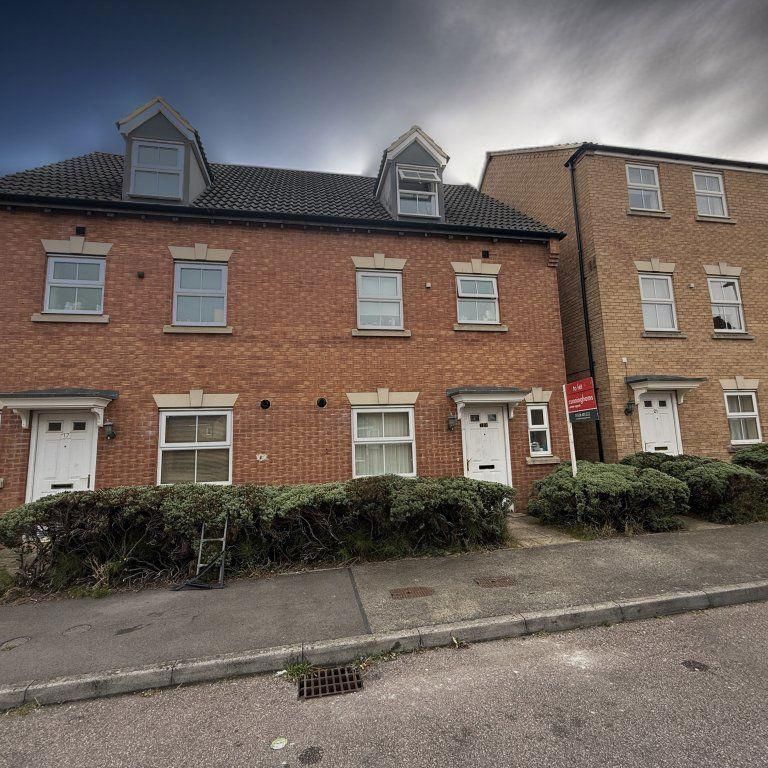 4 bedroom semi-detached house to rent - Photo 1