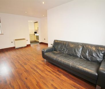 Armstrong Close, Borehamwood - Photo 3