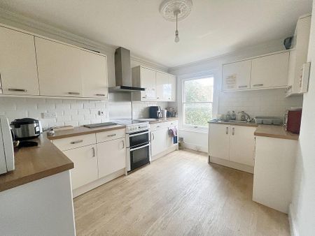1 bedroom in a house share to rent - Photo 2