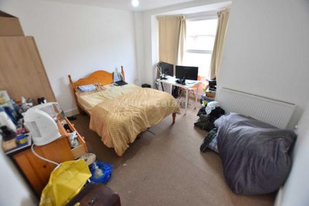 6 bedroom terraced house to rent - Photo 4