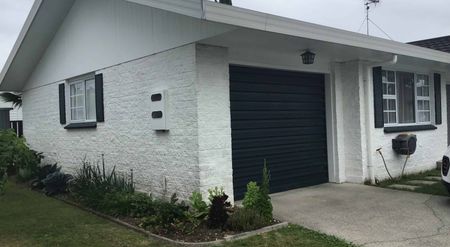 Elegant Stand-Alone Unit For Rent - Photo 2