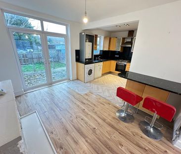 3 bedroom semi-detached house to rent - Photo 5