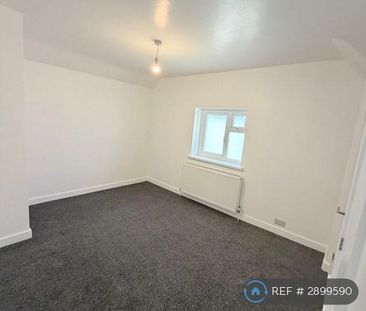 4 bedroom semi-detached house to rent - Photo 3