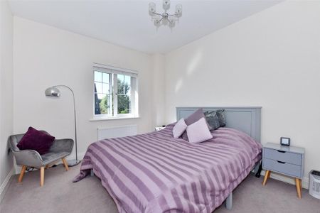 4 bedroom semi-detached house to rent - Photo 2