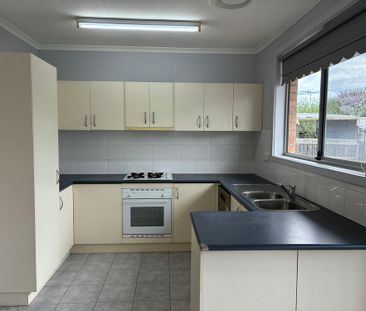 GREAT LOCATION THREE BEDROOM FAMILY HOME - Photo 6