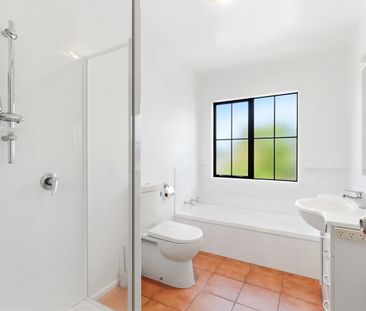 Sunny & Private 3-Bedroom Home - Photo 1