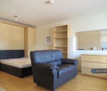 Studio to rent - Photo 3