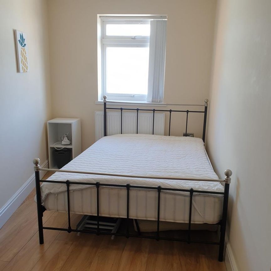 2 Bed Flat, Coventry Road, B10 - Photo 1