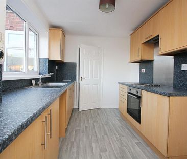 3 bedroom flat to rent - Photo 4