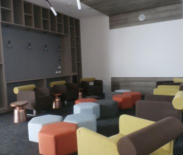Modern Apartment with Amazing City Views in Brunswick - Photo 2