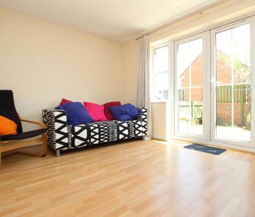 ***4 BED STUDENT PROPERTY*** £775pppm BILLS INCLUDED** A modern pro... - Photo 2