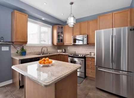 For Lease - 398 VAN KIRK Drive, Brampton, Ontario - Photo 4