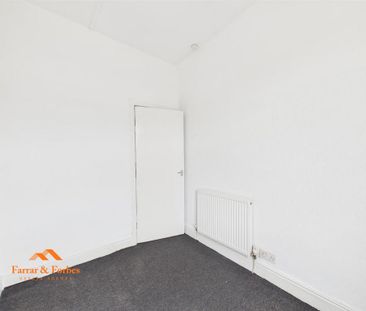 4 bedroom terraced house to rent - Photo 3