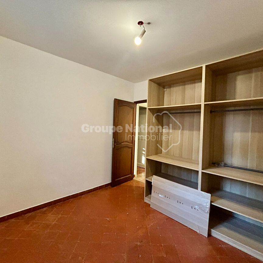 Maison T4 de 86.70 m2 avec terrasse, à Saint Etienne du Grès, - Photo 1