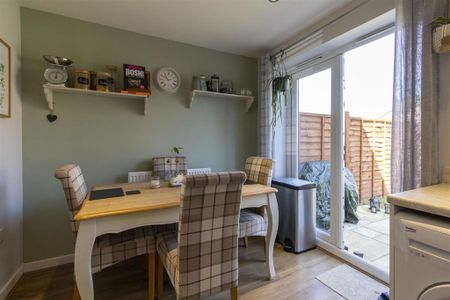 2 bedroom terraced house to rent - Photo 4