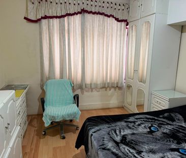 Room in a Shared House, Southend Road, E6 - Photo 1