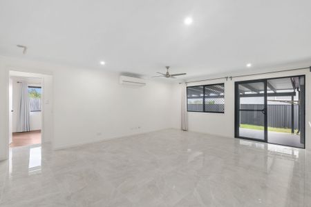 Stunning and Spacious 5-Bedroom Family Home with Exceptional Entertainment Feature - Photo 2