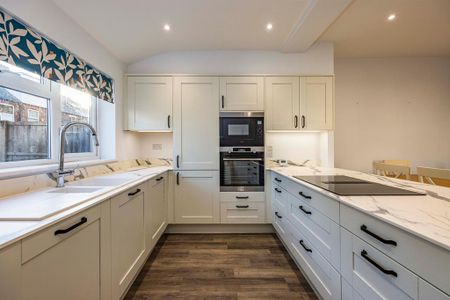 4 bedroom terraced house to rent - Photo 2