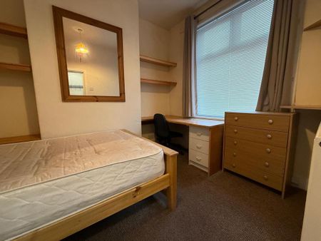 4 bedroom terraced house to rent - Photo 2