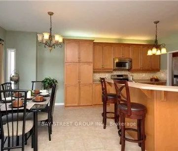 Detached Home For Lease | W9237504 - Photo 4