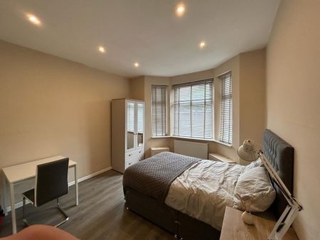 6 Bed End Terrace, Moseley Road, M14 - Photo 3