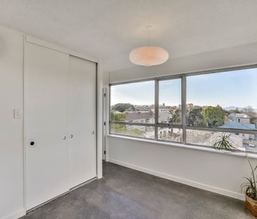 Stylish, Sunny, and Superbly Located Studio - Photo 2