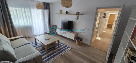 Royal Imobiliare - Inchiriere apartament 3 camere zona Malu Rosu - Photo 2