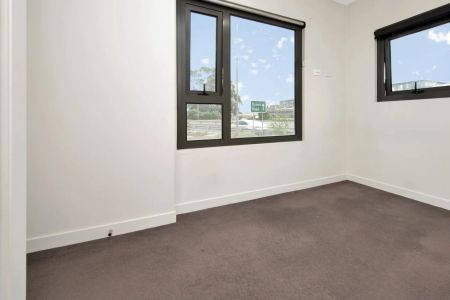 Stylish city-fringe living - Photo 2