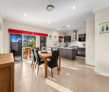 MODERN 3 BEDROOM HOME WITH DUCTED AIRCON & SOLAR - Photo 3