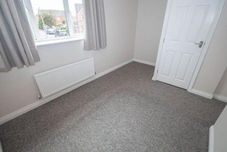 2 bedroom end of terrace house to rent - Photo 2