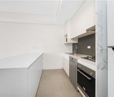 Spacious one bedder with study - walk everywhere! - Photo 4