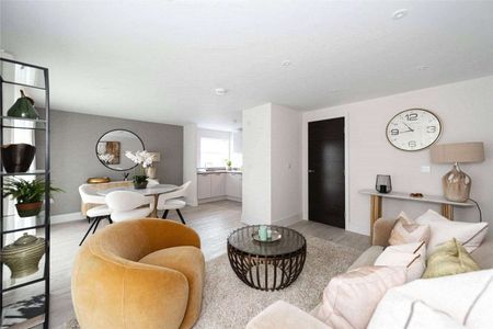 A ground floor, 2 bedroom apartment in a gated community with parking. - Photo 2