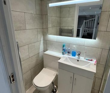 1 bedroom in a house share to rent - Photo 4