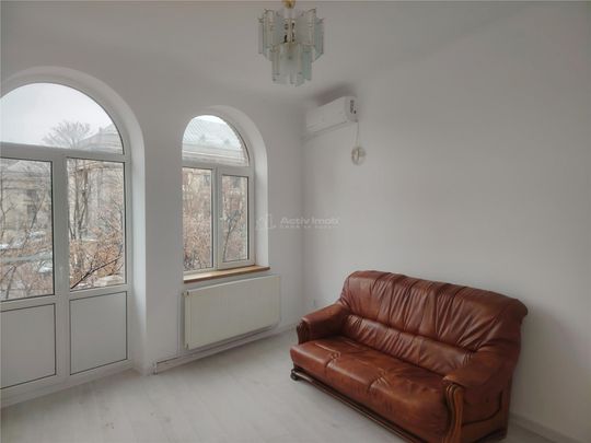 Spatiu, ULTRACENTRAL, pentru salon, sediu de firma, sediu de - Photo 1