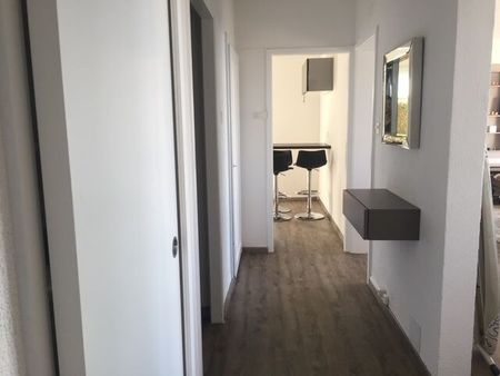 For rent apartment in detached villa with tree-lined terrace. - Photo 4