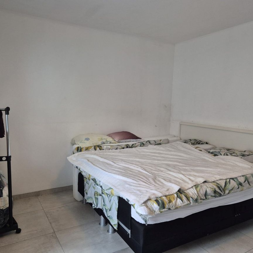 Modern één slaapkamerappartement met staanplaats te Maasmechelen - Photo 1