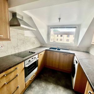 2 bedroom apartment to rent - Photo 2