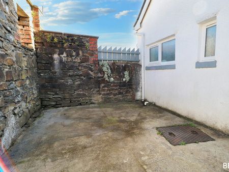 Terraced House to rent on - Photo 5