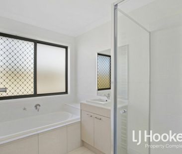Modern Comforts in Leafy Location - Walk to Buxton Park - Photo 4