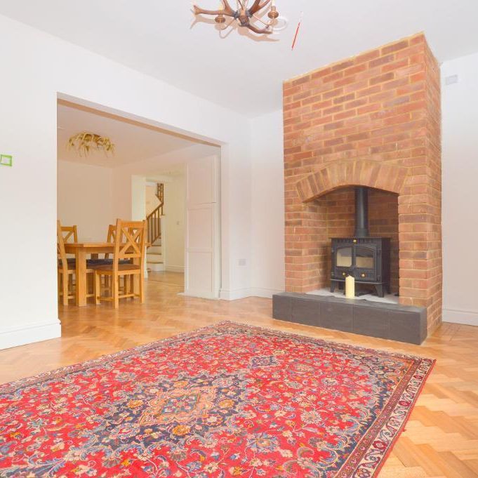 6 bedroom detached house to rent - Photo 1