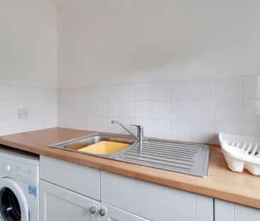 A 1 Bedroom Flat in London Road GL52 6HF - Photo 1