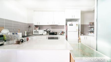 Spacious Apartment with Oversized Terrace in Prime Location - Photo 4