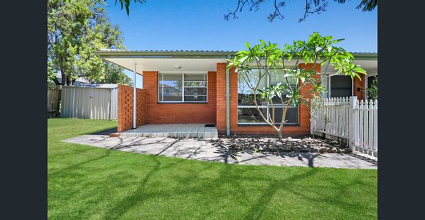 Spacious 1 Bedroom Villa, Over 55's Complex - Photo 1