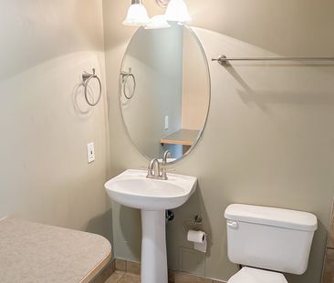 Renfrew 1 Bed Condo With Underground Parking | Heat & Water Included. - Photo 4