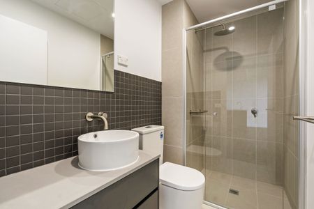 Modern 2-Bedroom Apartment with Stunning City Views - Photo 4