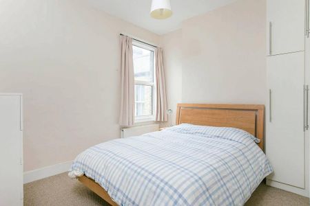 3 bedroom flat to rent - Photo 4